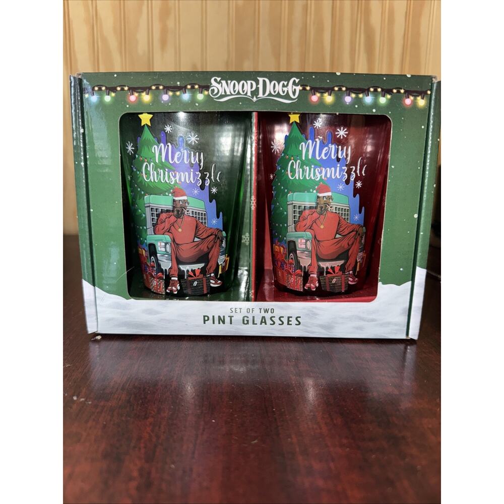 NEW Snoop Dogg A Hood Tradition Snoop on the Stoop SET OF 2 PINT GLASSES 16 oz.